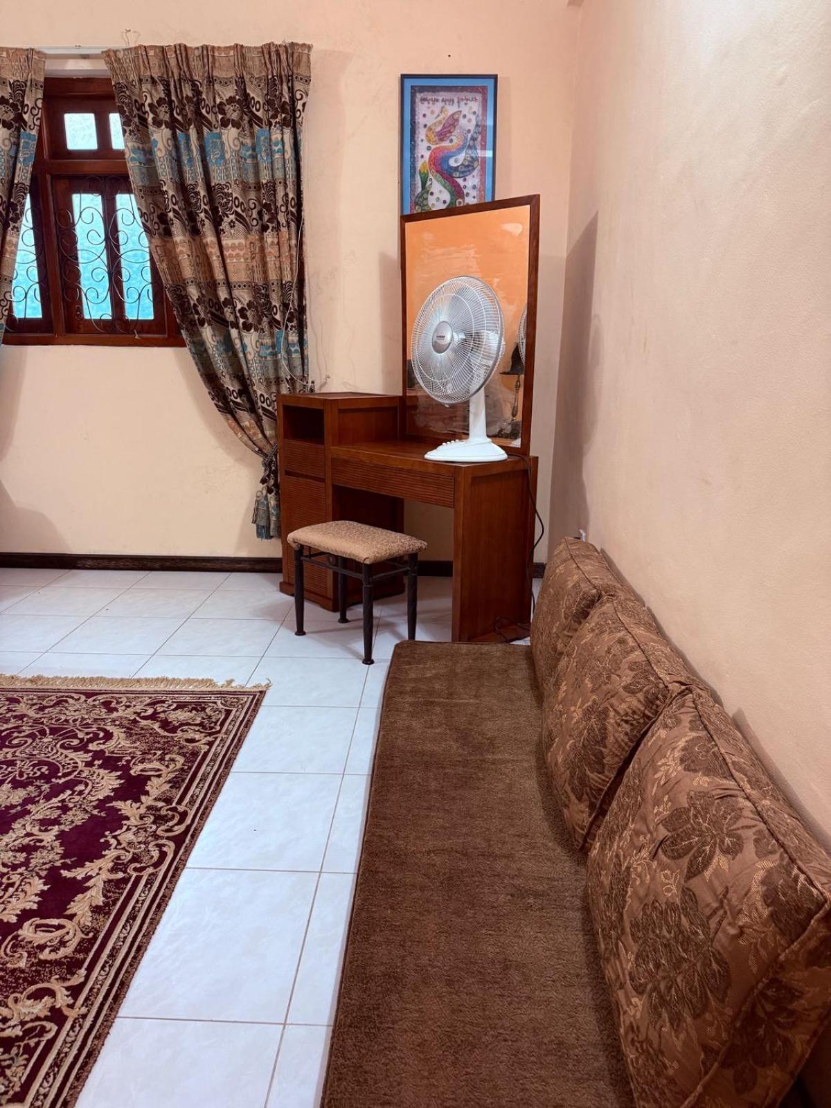 Resident View Homestay Kandy Bagian luar foto