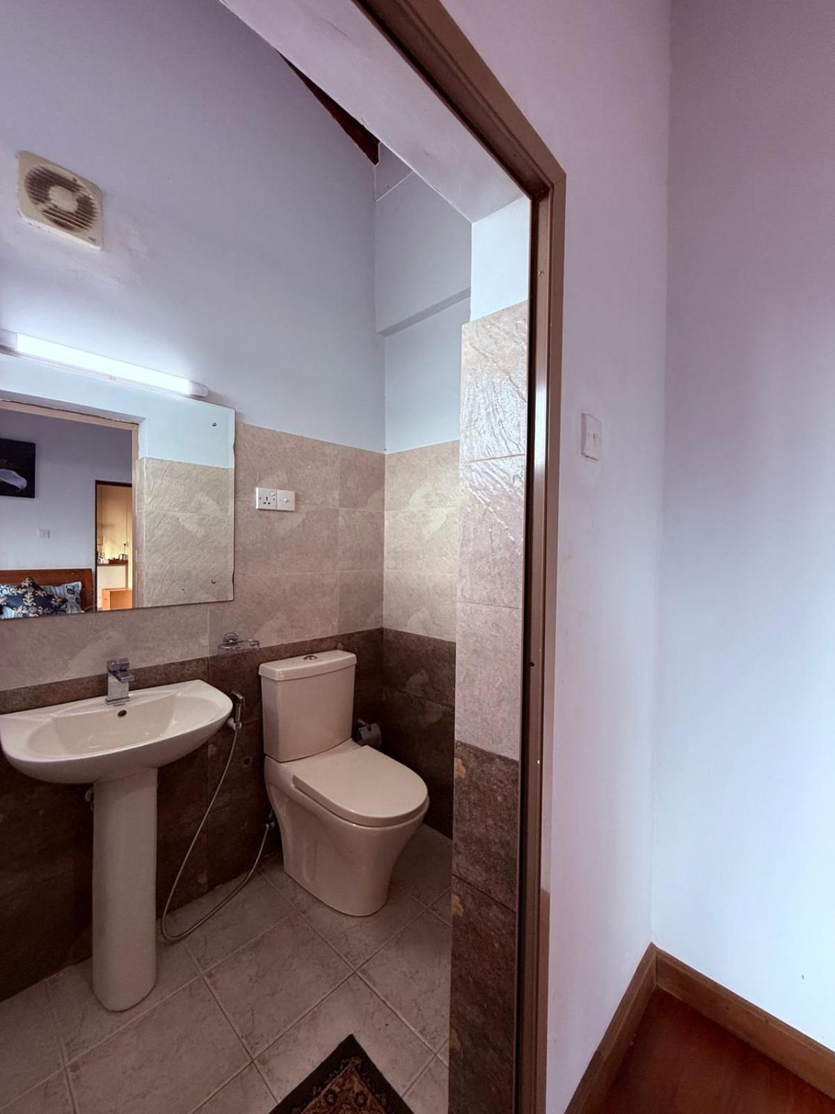 Resident View Homestay Kandy Bagian luar foto