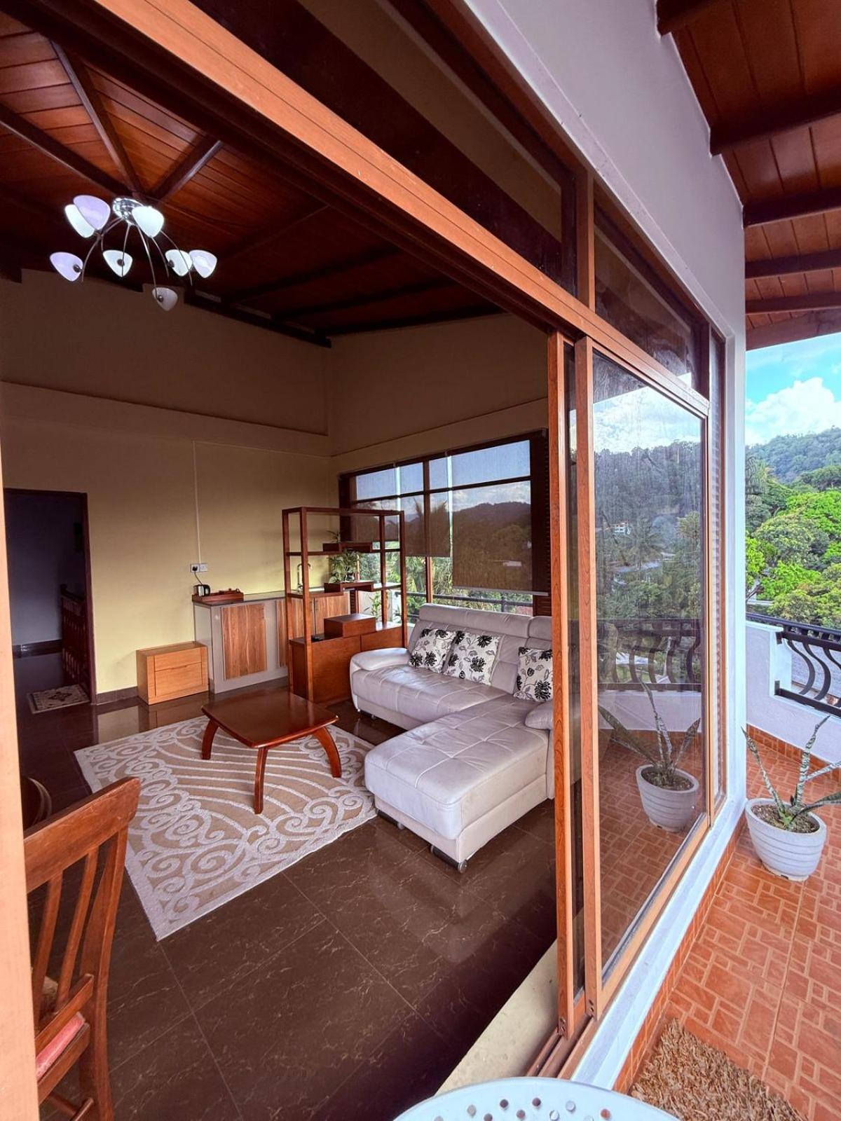 Resident View Homestay Kandy Bagian luar foto