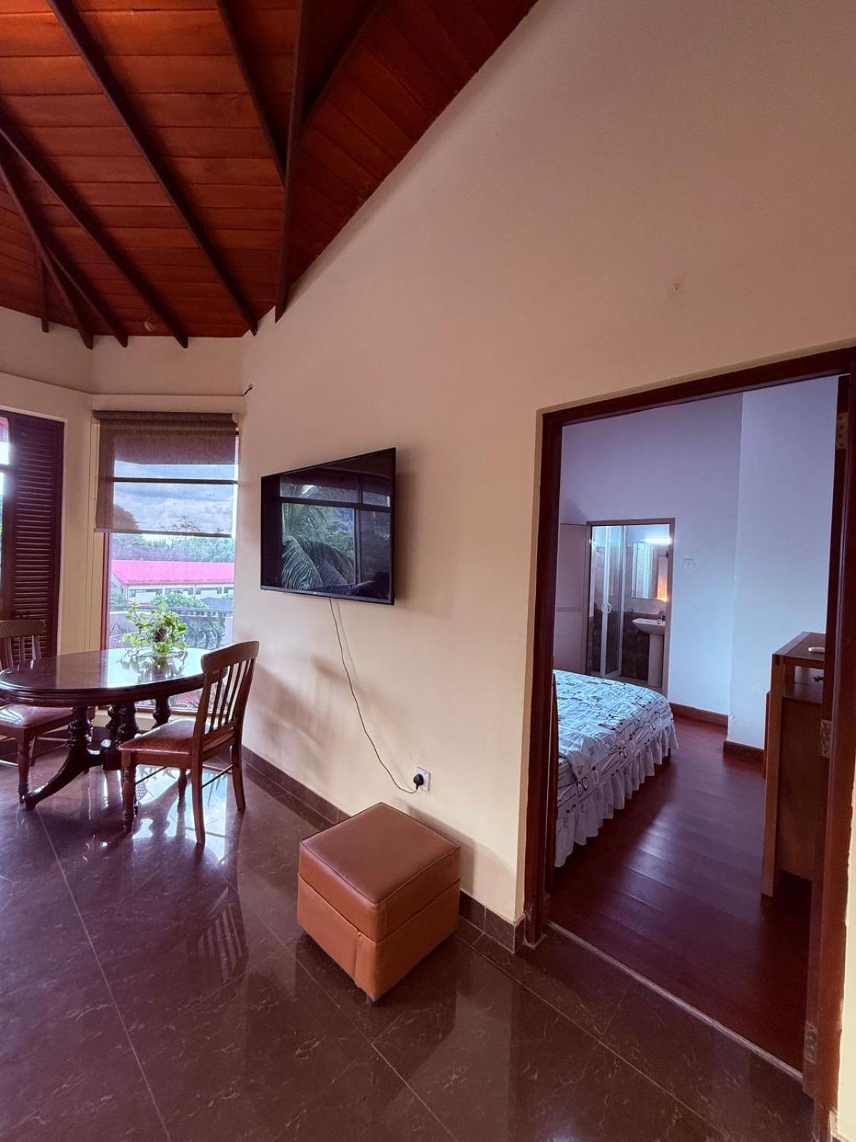 Resident View Homestay Kandy Bagian luar foto