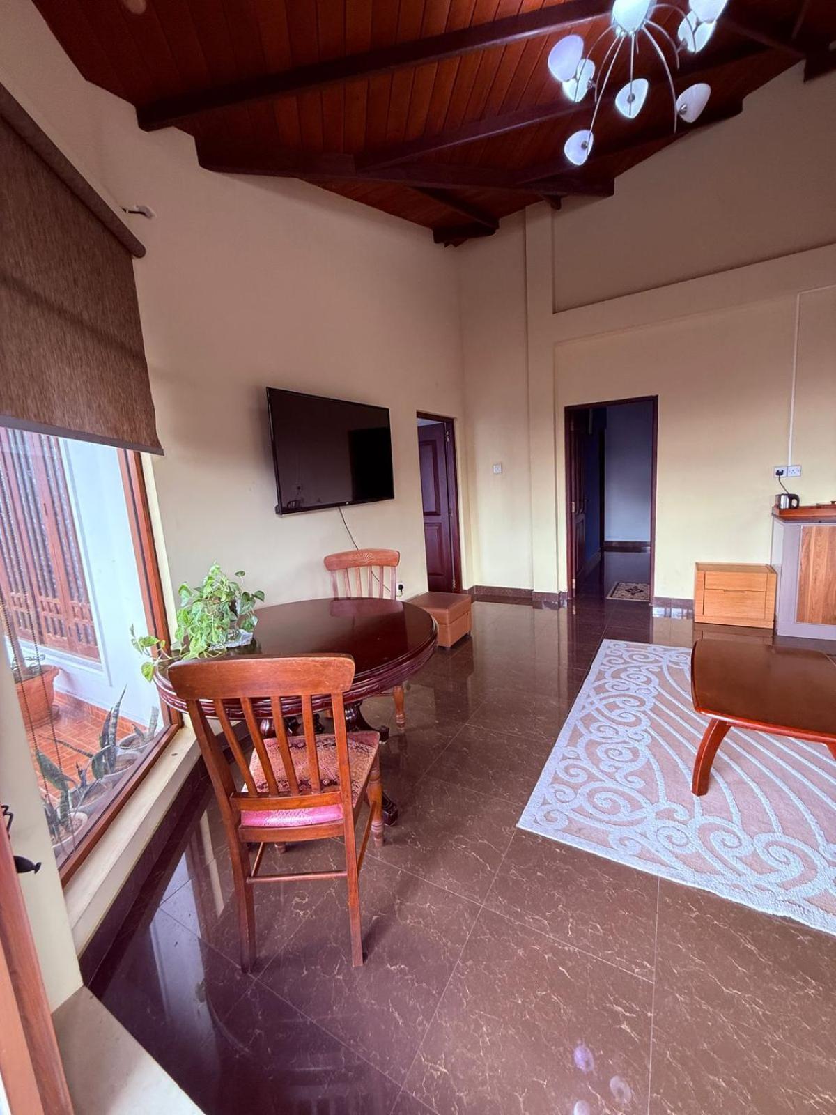 Resident View Homestay Kandy Bagian luar foto
