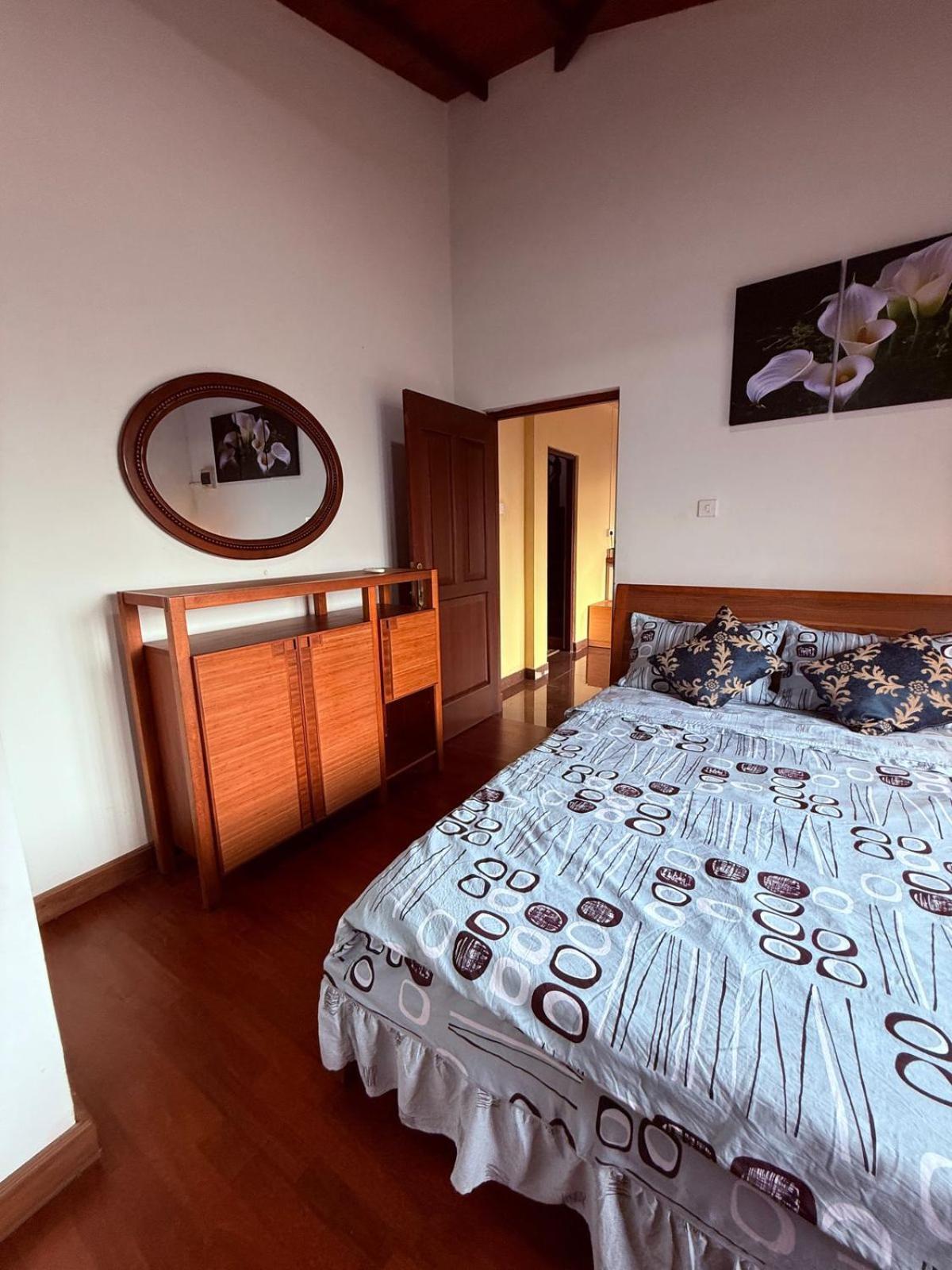 Resident View Homestay Kandy Bagian luar foto