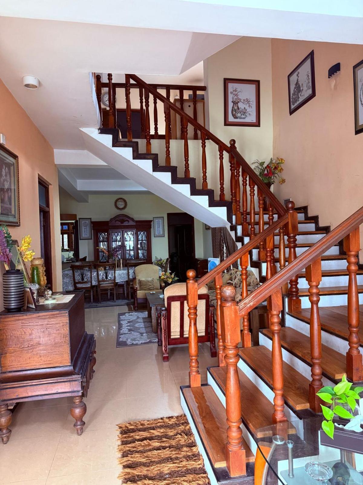 Resident View Homestay Kandy Bagian luar foto