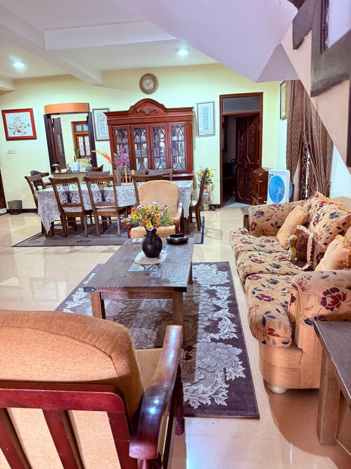 Resident View Homestay Kandy Bagian luar foto