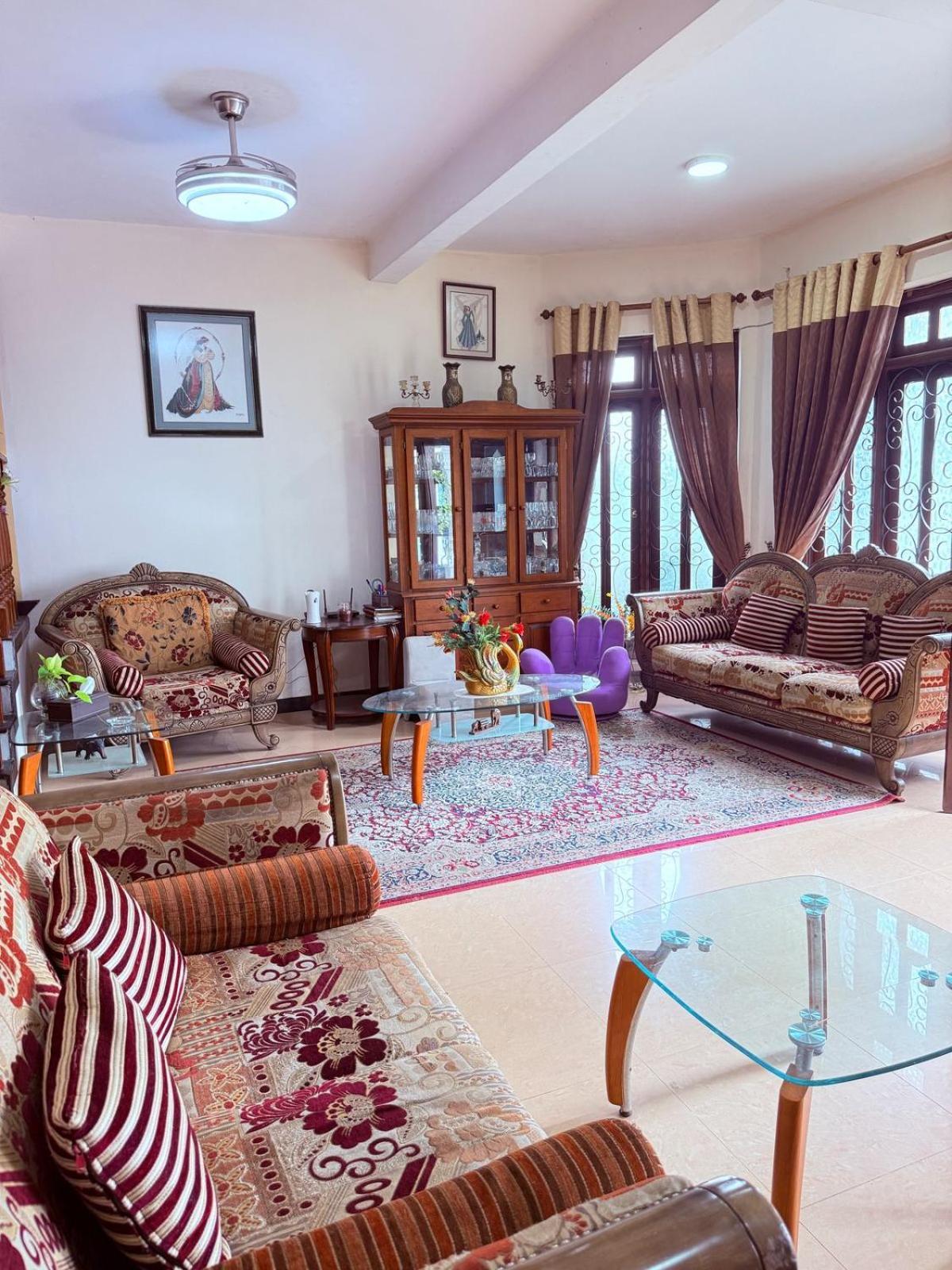 Resident View Homestay Kandy Bagian luar foto