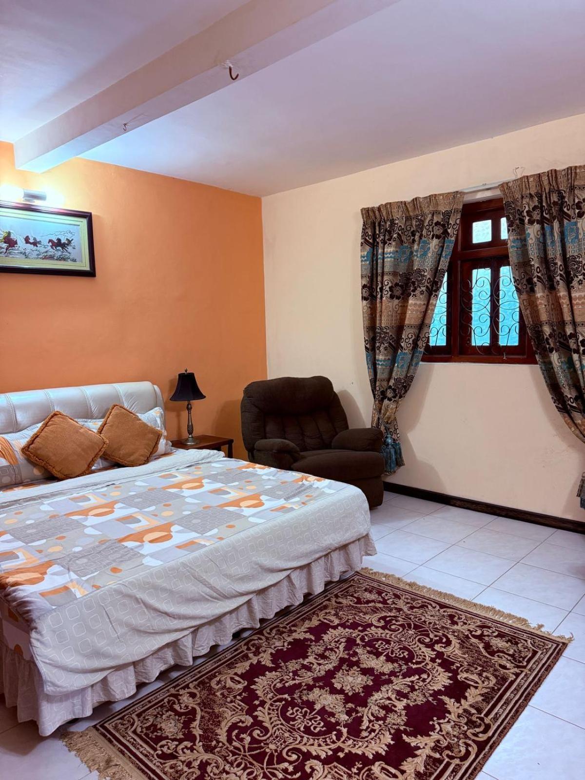 Resident View Homestay Kandy Bagian luar foto