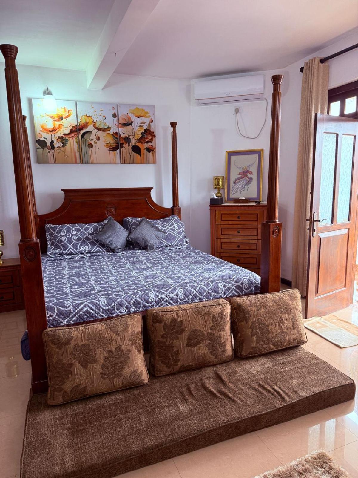 Resident View Homestay Kandy Bagian luar foto