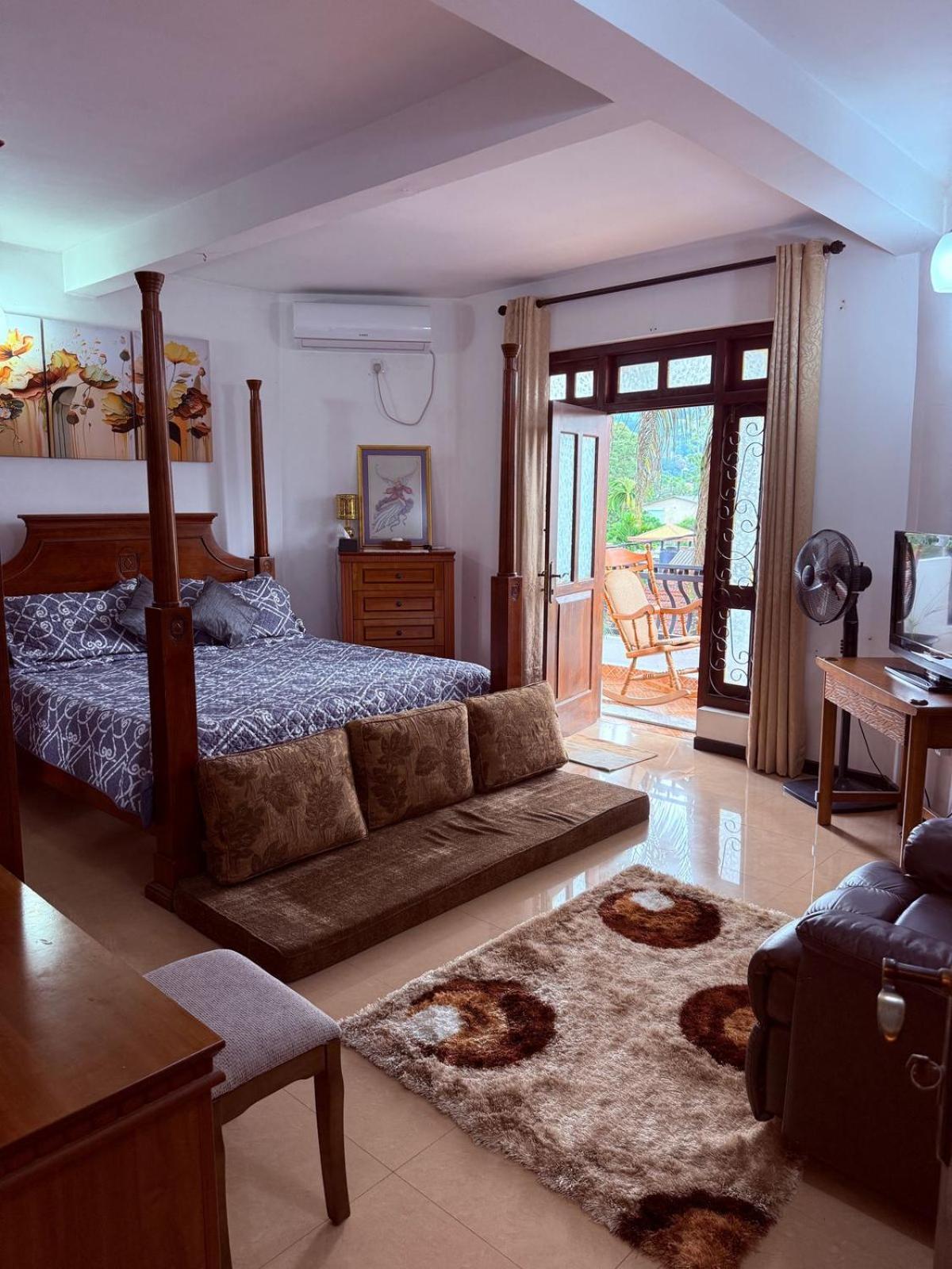 Resident View Homestay Kandy Bagian luar foto