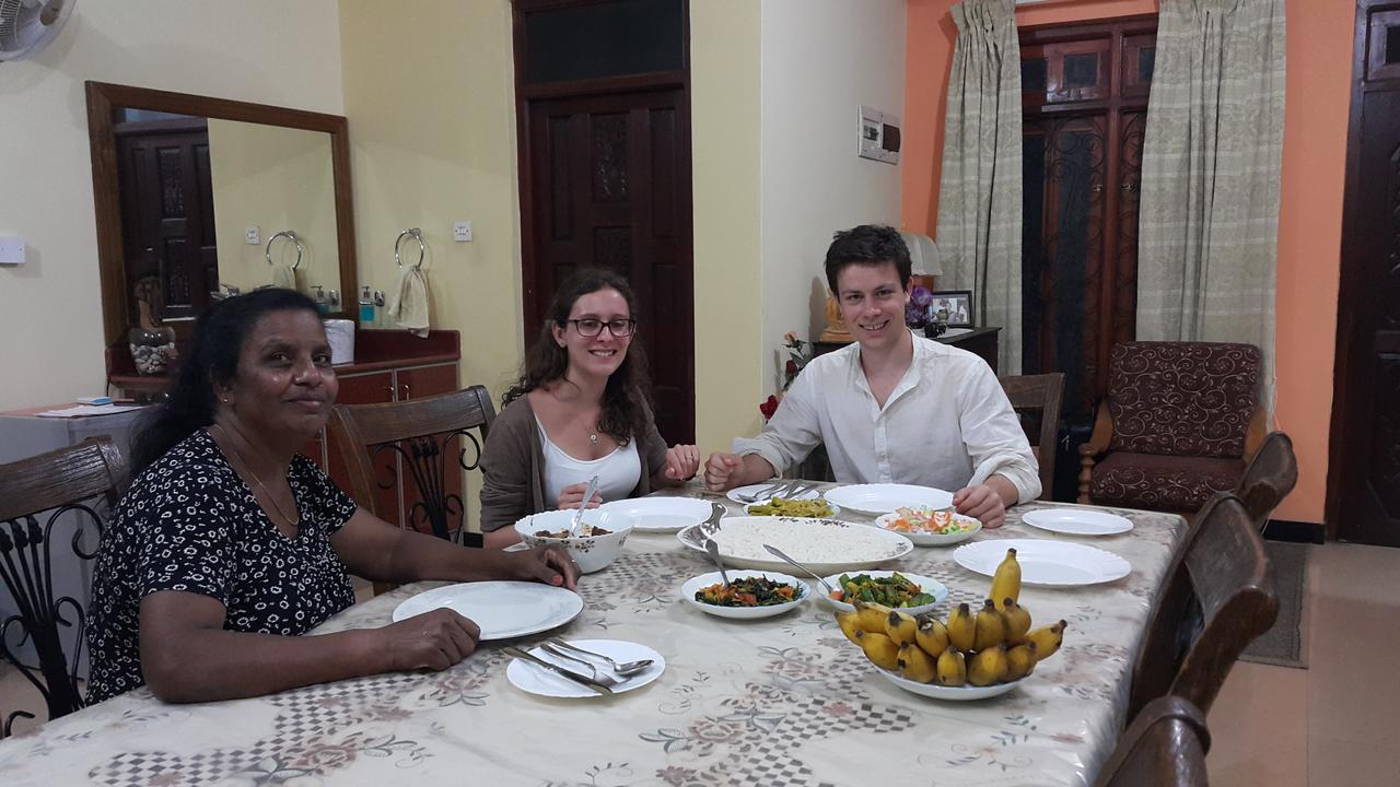 Resident View Homestay Kandy Bagian luar foto