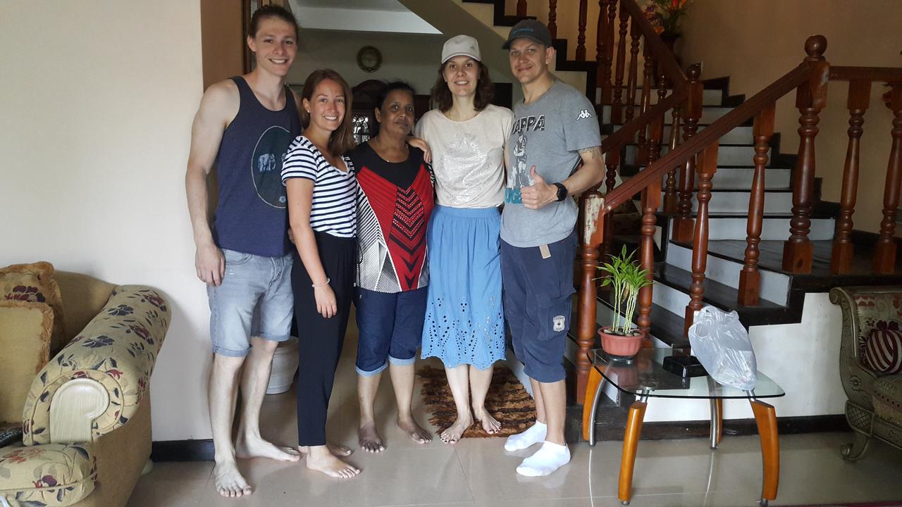Resident View Homestay Kandy Bagian luar foto