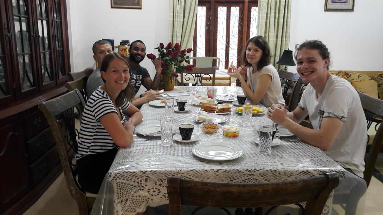 Resident View Homestay Kandy Bagian luar foto