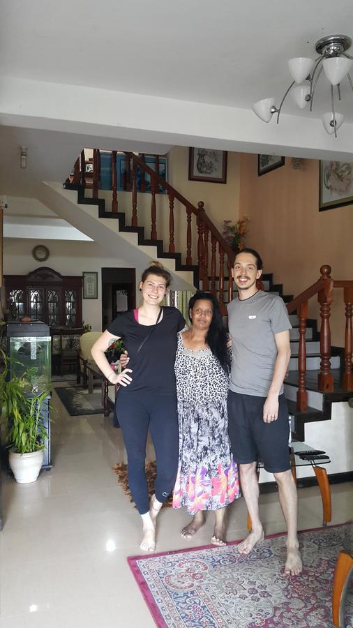 Resident View Homestay Kandy Bagian luar foto
