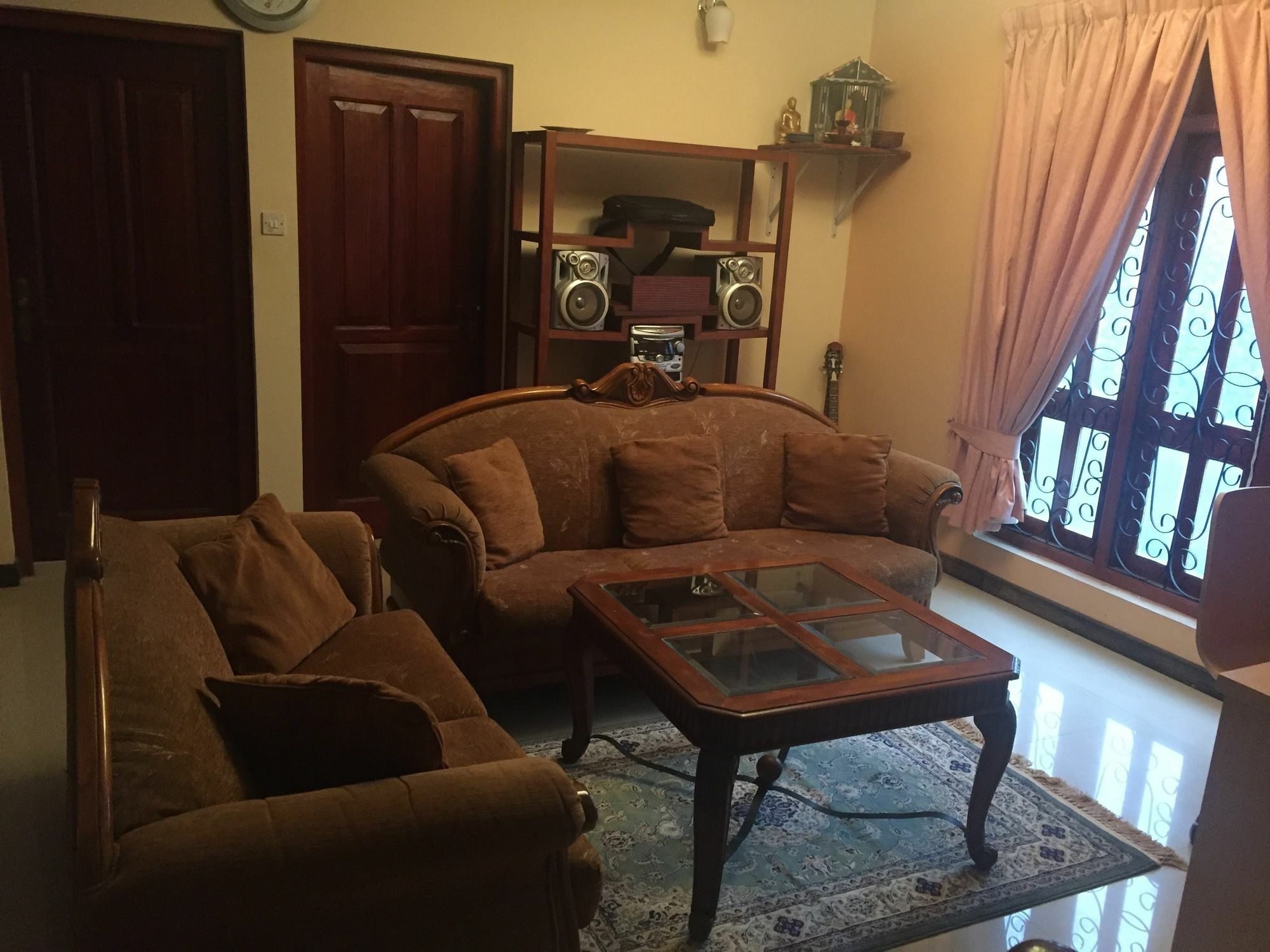 Resident View Homestay Kandy Bagian luar foto