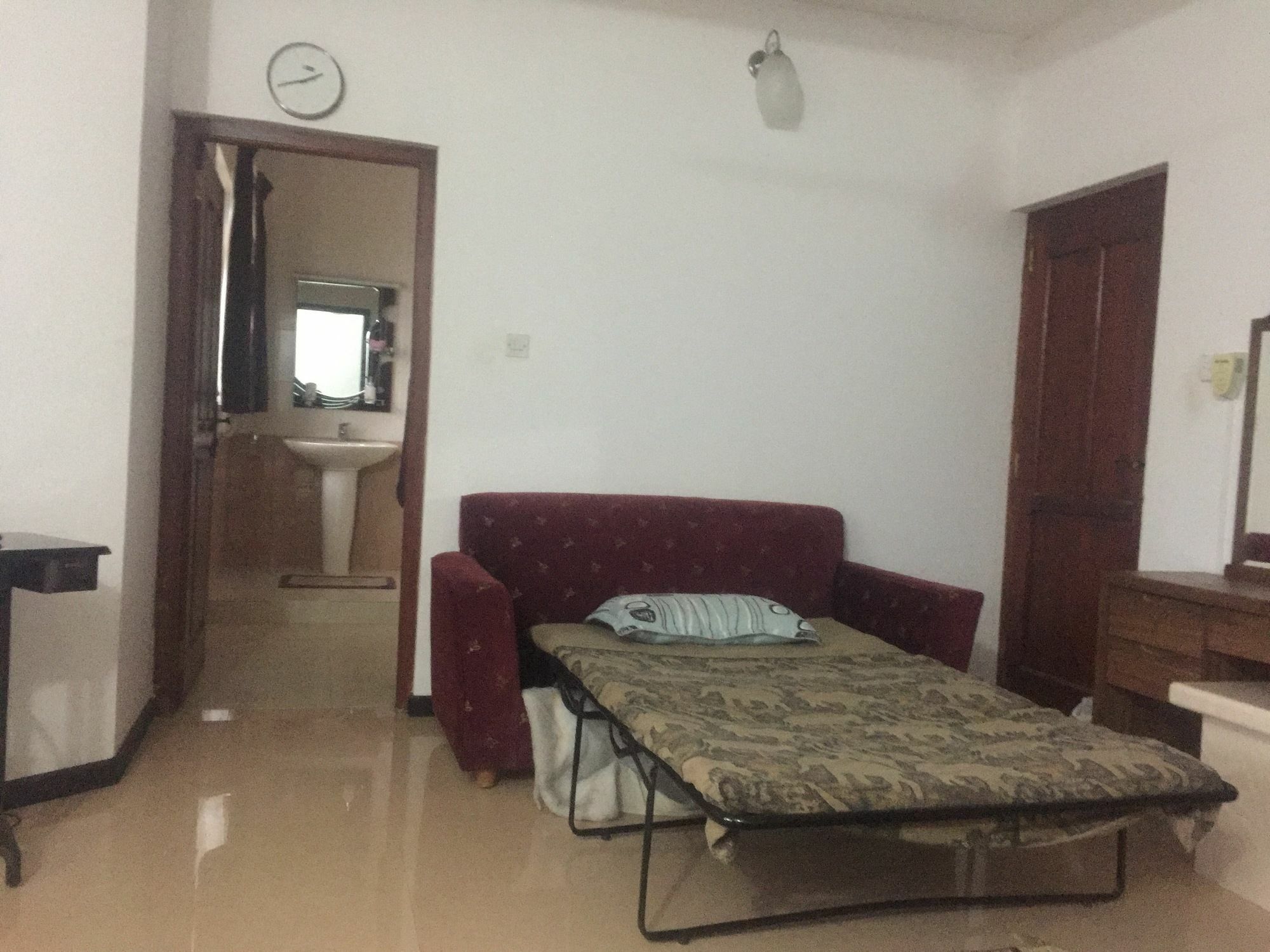 Resident View Homestay Kandy Bagian luar foto