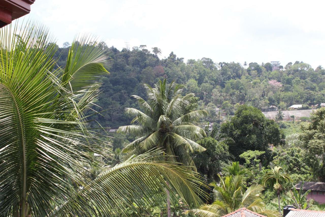 Resident View Homestay Kandy Bagian luar foto